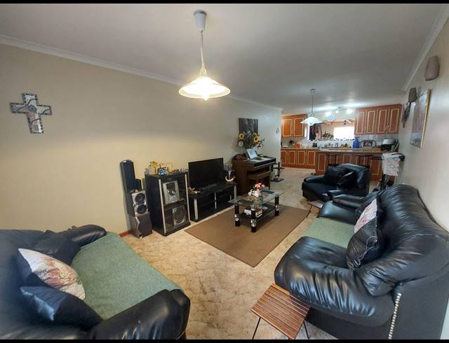 2 BEDROOM FREEHOLD SOLD IN PARKLANDS